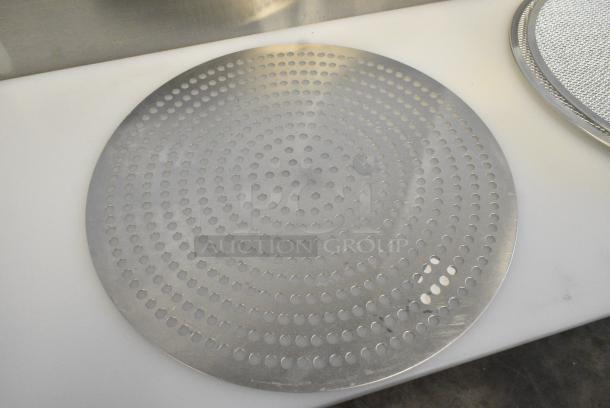 BRAND NEW SCRATCH AND DENT! Lot of 10 Various Items Including Metal Round Baking Pans - Image 3 of 5