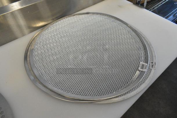 BRAND NEW SCRATCH AND DENT! Lot of 10 Various Items Including Metal Round Baking Pans - Image 4 of 5