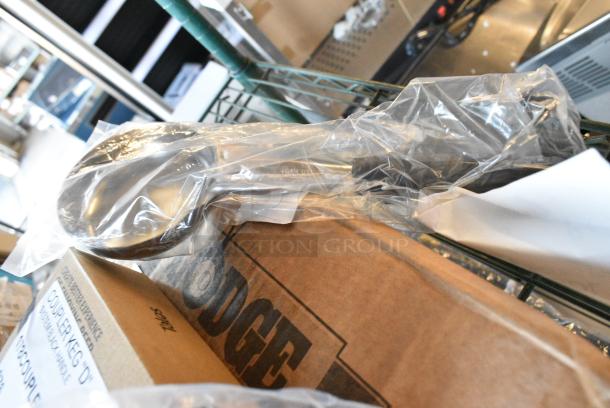 3 BRAND NEW SCRATCH AND DENT! Items Including Avantco 178COUPLER "D" System Beer Keg Coupler, Lodge Fajita Pan, 3 Times Your Bid! - Image 4 of 6