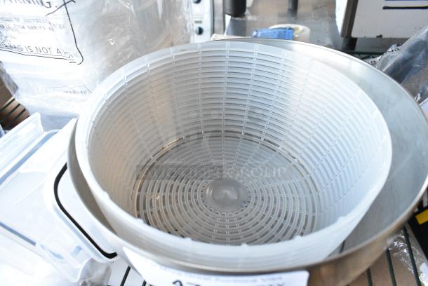 BRAND NEW SCRATCH AND DENT! Stainless Steel Salad Spinner. - Image 3 of 3