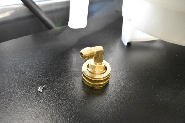 BRAND NEW SCRATCH AND DENT! 2024 Bunn TB3Q Stainless Steel Commercial Countertop 3 Gallon Iced Tea Brewer with Quickbrew. 120 Volts, 1 Phase. - Image 3 of 8