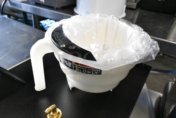 BRAND NEW SCRATCH AND DENT! 2024 Bunn TB3Q Stainless Steel Commercial Countertop 3 Gallon Iced Tea Brewer with Quickbrew. 120 Volts, 1 Phase. - Image 4 of 8