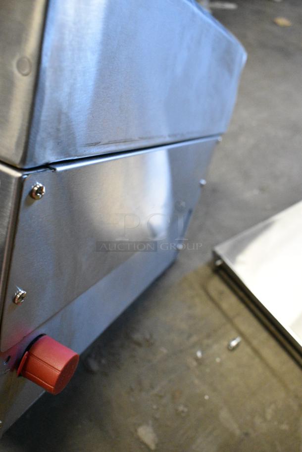 BRAND NEW SCRATCH AND DENT! Cecilware Pro CCP15 Stainless Steel Commercial Countertop Gas Powered Charbroiler. 40,000 BTU. - Image 5 of 5