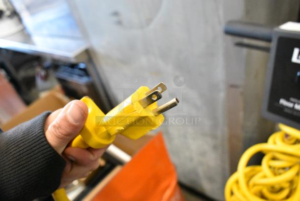 BRAND NEW SCRATCH AND DENT! Lavex TP-2015 Floor Cleaning Machine. 120 Volts, 1 Phase. Tested and Working! - Image 4 of 4