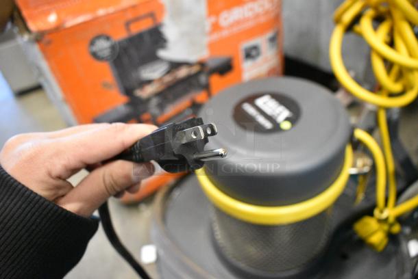 BRAND NEW SCRATCH AND DENT! 2024 Avantco 177STE2S Stainless Steel Two Pan Open Well Electric Steam Table with Undershelf. 120 Volts, 1 Phase. - Image 4 of 5