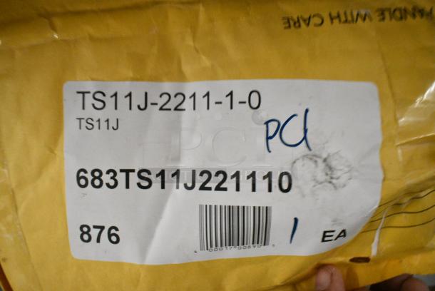 2 BRAND NEW SCRATCH AND DENT! Items Including 683TS11J221110 Robertshaw 1720-00D Natural Gas / Liquid Propane Safety Valve; 7/16" Gas In / Out; 1/4" Pilot In / Out and 2 Faucet. 2 Times Your Bid! - Image 4 of 22