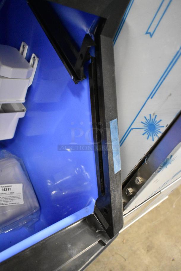 BRAND NEW SCRATCH AND DENT! Avantco 194UCH280A Stainless Steel Undercounter Half Cube Ice Machine - 299 lb. - Image 4 of 9