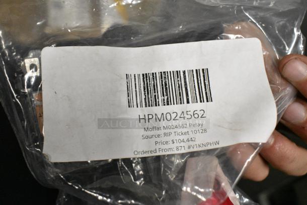 BRAND NEW SCRATCH AND DENT! Lot of 5 Items Including Grill Press, 64927786 Robot Coupe 27786 1/4" Slicing Disc, HPM024562 Moffat M024562 Relay, 714Q112 Outset® 8" Cast Iron Flat Grill Press Q112, Metal Rack - Image 6 of 7