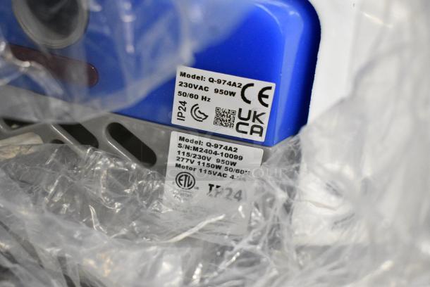 BRAND NEW SCRATCH AND DENT! World Dryer Q-974A2 VERDEdri White Aluminum Automatic Hand Dryer. 115/230 Volts, 1 Phase. - Image 2 of 2