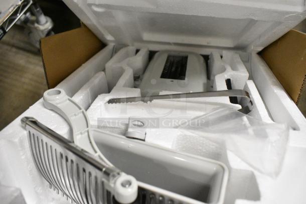 BRAND NEW SCRATCH AND DENT! Backyard Pro 554BSMT31 Butcher Series 31-Blade Manual Meat Tenderizer with Two Legs and Clamps - Image 4 of 7