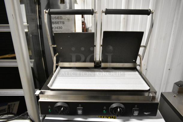 BRAND NEW SCRATCH AND DENT! Vollrath TSI8012 Stainless Steel Commercial Countertop Double Panini Press. 208-240 Volts, 1 Phase. - Image 2 of 5