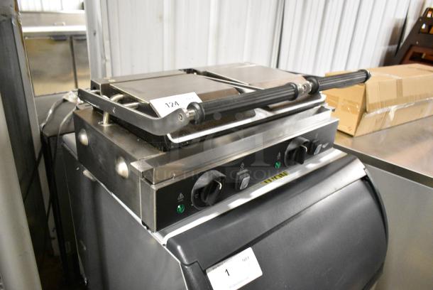 BRAND NEW SCRATCH AND DENT! Vollrath TSI8012 Stainless Steel Commercial Countertop Double Panini Press. 208-240 Volts, 1 Phase. - Image 3 of 5