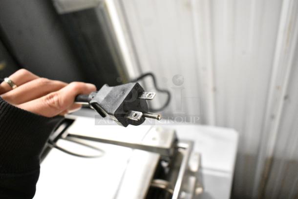 BRAND NEW SCRATCH AND DENT! Vollrath TSI8012 Stainless Steel Commercial Countertop Double Panini Press. 208-240 Volts, 1 Phase. - Image 4 of 5