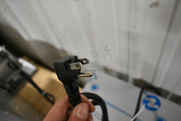 BRAND NEW SCRATCH AND DENT! 2024 Alto Shaam 500-3DN Stainless Steel Commercial 3 Drawer Warming Drawer. 120 Volts, 1 Phase. Tested and Working! - Image 4 of 5