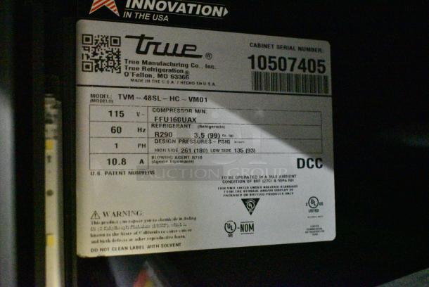 2022 True TVM-48SL-HC Metal Commercial 2 Door Reach In Cooler Merchandiser w/ Racks. 115 Volts, 1 Phase. Tested and Powers On But Does Not Get Cold - Image 5 of 5