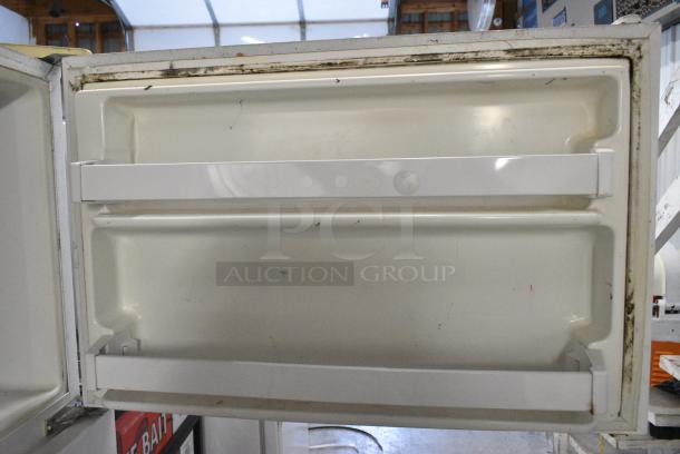 Whirlpool ET1MHKXMQ03 Metal Cooler w/ Freezer. 115 Volts, 1 Phase. Tested and Working! - Image 4 of 10