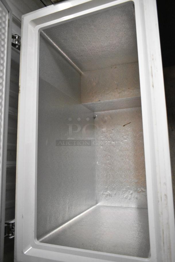 Thomson TFRF710-C-SM Metal Chest Freezer w/ Hinge Lid. 115 Volts, 1 Phase. Tested and Working! - Image 2 of 3