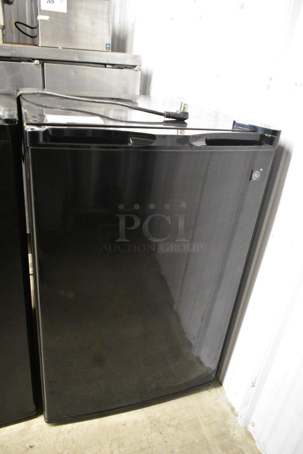 General Electric GE WMR04GAZABB Metal Mini Cooler. 115 Volts, 1 Phase. Tested and Working! - Image 1 of 5