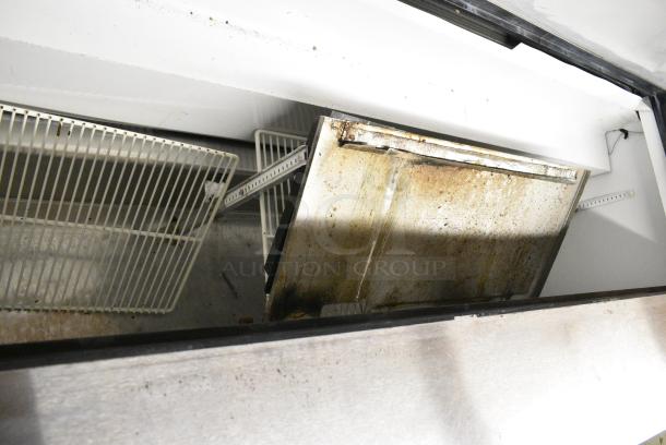 True TSSU-72-30M-B Stainless Steel Commercial Sandwich Salad Prep Table Bain Marie Mega Top on Commercial Casters. 115 Volts, 1 Phase. Tested and Powers On But Does Not Get Cold - Image 3 of 9