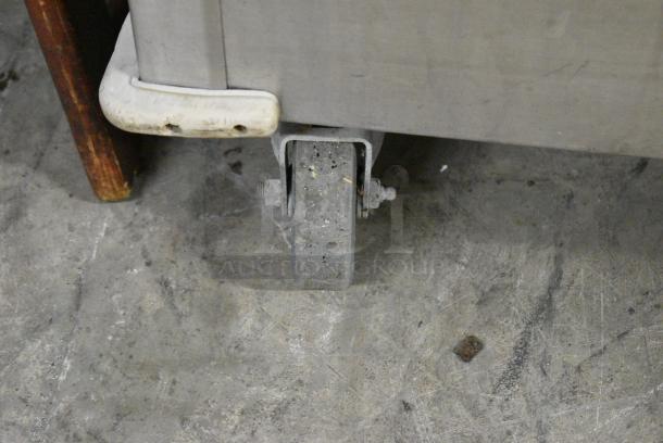 Shelleymatic Stainless Steel Commercial Floor Style 4 Well Plate Return on Commercial Casters. - Image 2 of 5