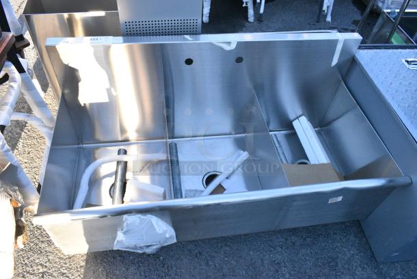 BRAND NEW SCRATCH AND DENT! Stainless Steel 3 Bay Sink. - Image 1 of 4
