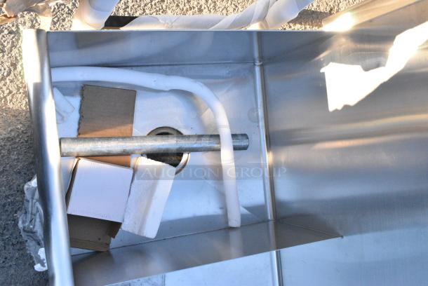 BRAND NEW SCRATCH AND DENT! Stainless Steel 3 Bay Sink. - Image 2 of 4