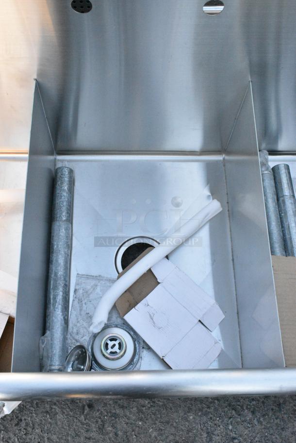 BRAND NEW SCRATCH AND DENT! Stainless Steel 3 Bay Sink. - Image 3 of 4