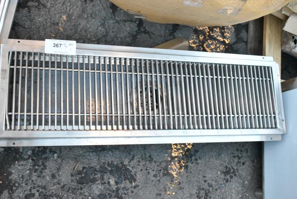 BRAND NEW SCRATCH AND DENT! Stainless Steel Floor Trough. - Image 2 of 3