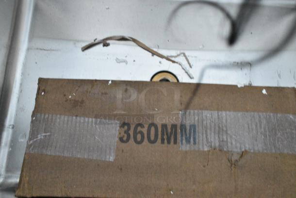 BRAND NEW SCRATCH AND DENT! Regency 600IB2124 Stainless Steel Ice Bin. - Image 3 of 6