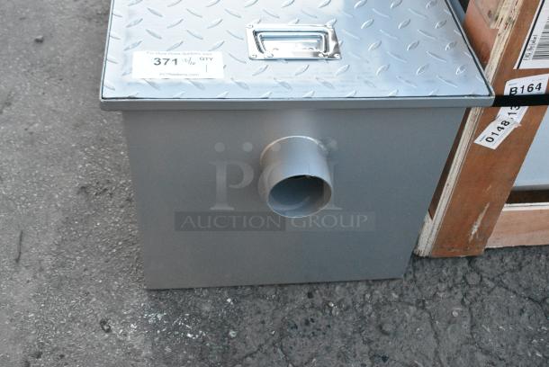 BRAND NEW SCRATCH AND DENT! Regency 600GT20 Metal Commercial Grease Trap. - Image 2 of 4