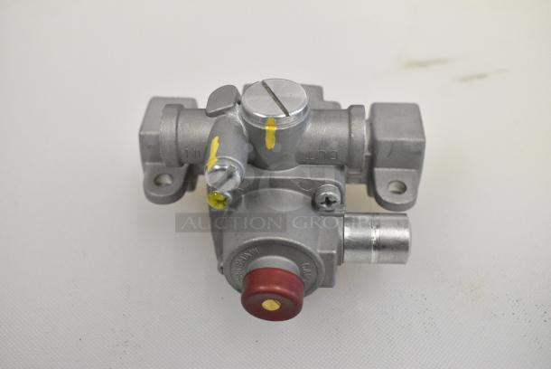 2 BRAND NEW SCRATCH AND DENT! Items Including 683TS11J221110 Robertshaw 1720-00D Natural Gas / Liquid Propane Safety Valve; 7/16" Gas In / Out; 1/4" Pilot In / Out and 2 Faucet. 2 Times Your Bid! - Image 17 of 22