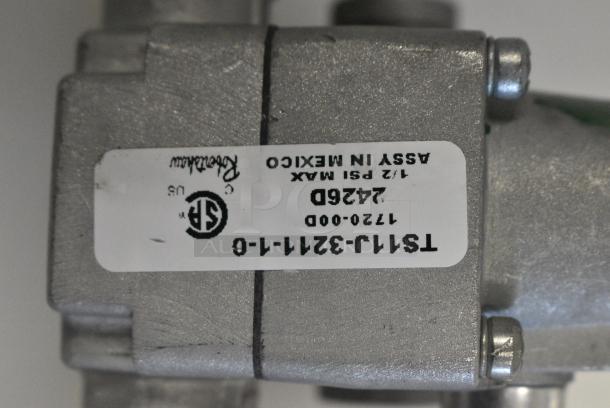 2 BRAND NEW SCRATCH AND DENT! Items Including 683TS11J221110 Robertshaw 1720-00D Natural Gas / Liquid Propane Safety Valve; 7/16" Gas In / Out; 1/4" Pilot In / Out and 2 Faucet. 2 Times Your Bid! - Image 21 of 22