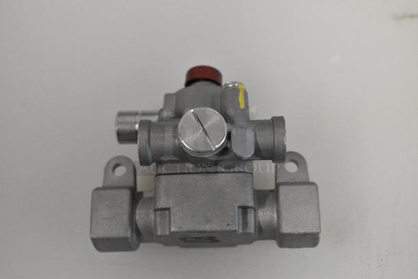 2 BRAND NEW SCRATCH AND DENT! Items Including 683TS11J221110 Robertshaw 1720-00D Natural Gas / Liquid Propane Safety Valve; 7/16" Gas In / Out; 1/4" Pilot In / Out and 2 Faucet. 2 Times Your Bid! - Image 16 of 22