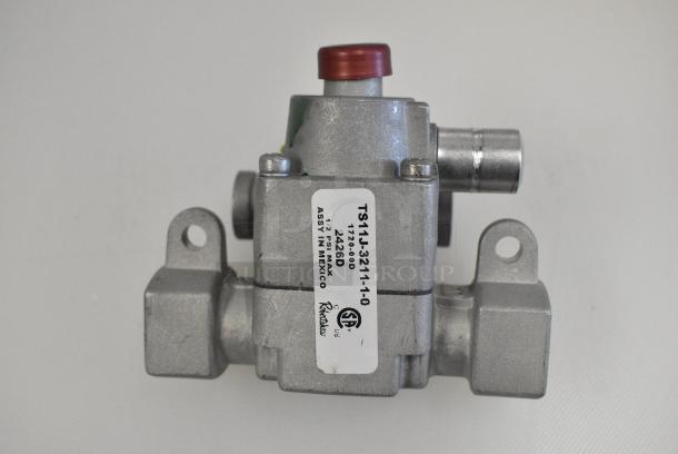 2 BRAND NEW SCRATCH AND DENT! Items Including 683TS11J221110 Robertshaw 1720-00D Natural Gas / Liquid Propane Safety Valve; 7/16" Gas In / Out; 1/4" Pilot In / Out and 2 Faucet. 2 Times Your Bid! - Image 20 of 22