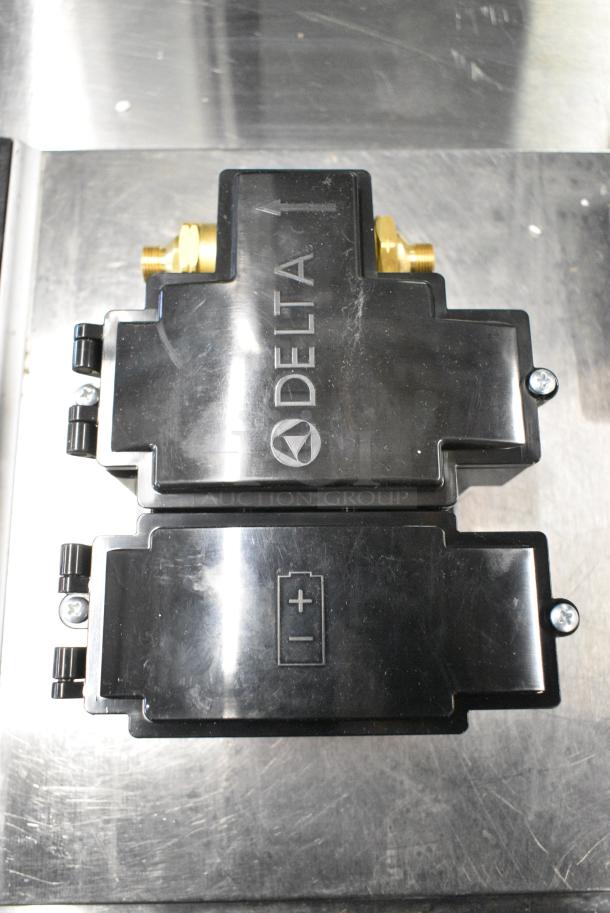 BRAND NEW SCRATCH AND DENT! 26A590TFLGHGMHDF Delta Faucet 590-TFLGHGMHDF Deck Mount Electronic Lavatory Touchless Faucet with Vandal-Resistant 0.5 GPM Aerator and H2Optics Technology - Image 7 of 9