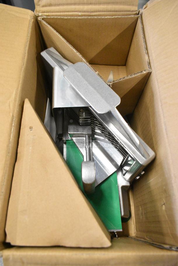 BRAND NEW SCRATCH AND DENT! 181TSXL38 Garde XL TSXL38 3/8" Serrated Blade Tomato Slicer - Image 5 of 8