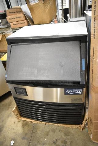 BRAND NEW SCRATCH AND DENT! Avantco 194UCH280A Stainless Steel Undercounter Half Cube Ice Machine - 299 lb.