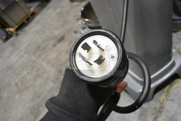 Hobart Legacy HL600 Metal Commercial Floor Style 60 Quart Planetary Dough Mixer w/ Stainless Steel Mixing Bowl, Bowl Guard, Dough Hook, Paddle and Whisk Attachments. 200-240 Volts, 1/3 Phase. - Image 7 of 7