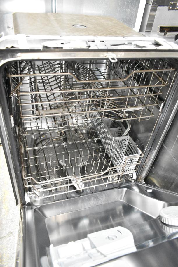 General Electric GE ZBD8920V00SS Stainless Steel Undercounter Dishwasher. 115 Volts, 1 Phase. - Image 2 of 4