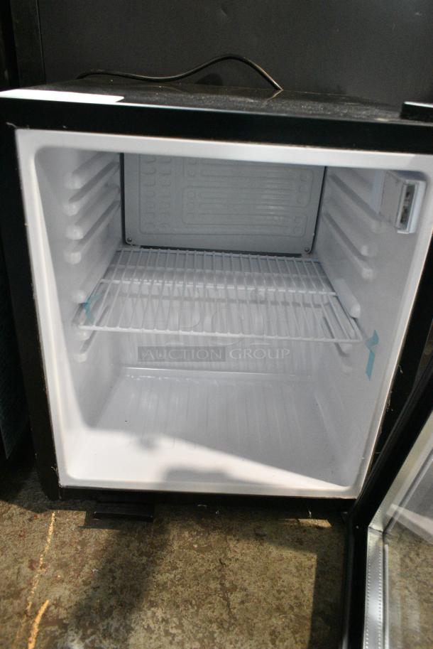 Galaxy 177CRG2B Metal Mini Cooler Merchandiser. 115 Volts, 1 Phase. Tested and Working! - Image 4 of 5