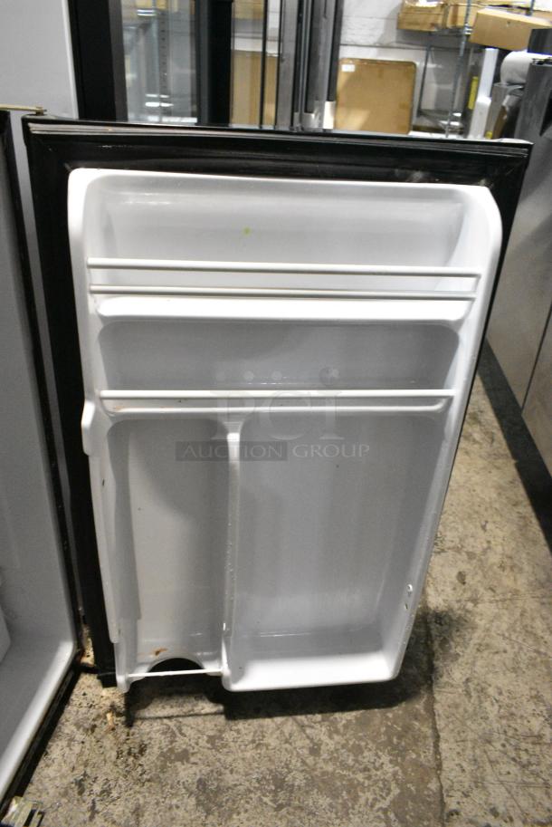 General Electric GE WWR04DATBB Metal Mini Cooler. 115 Volts, 1 Phase. Tested and Working! - Image 3 of 4