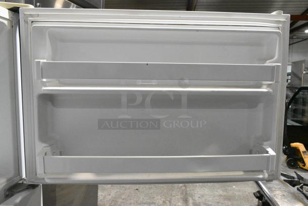 Whirlpool ET1MHKXQ04 Metal Cooler w/ Freezer. 115 Volts, 1 Phase. Tested and Working! - Image 3 of 6