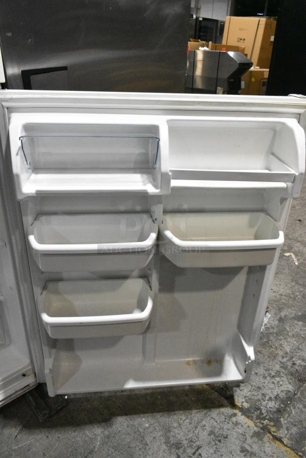 Whirlpool ET1MHKXQ04 Metal Cooler w/ Freezer. 115 Volts, 1 Phase. Tested and Working! - Image 5 of 6