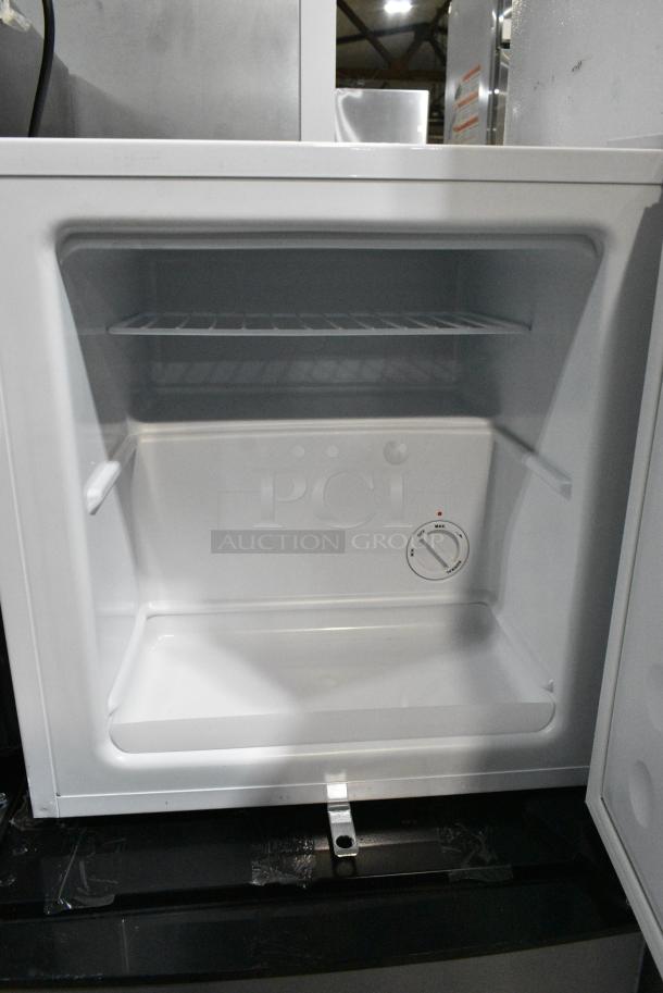 Accucold FS24L Metal Mini Cooler. 115 Volts, 1 Phase. Tested and Working! - Image 2 of 5