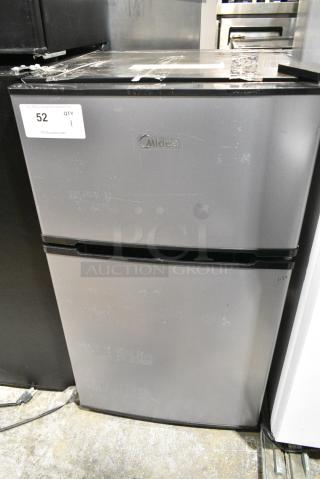 Midea MERM31D2AST Metal Mini Cooler w/ Freezer. 115 Volts, 1 Phase. Tested and Powers On But Does Not Get Cold - Item #1153901