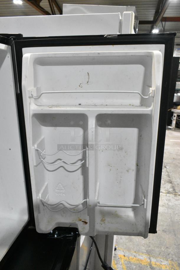 Galanz GLR25MBKE02 Metal Mini Cooler. 115 Volts, 1 Phase. Tested and Powers On But Does Not Get Cold - Image 5 of 5