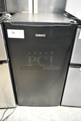 Galanz GLR33MBKE23 Metal Mini Cooler. 115 Volts, 1 Phase. Tested and Working!
