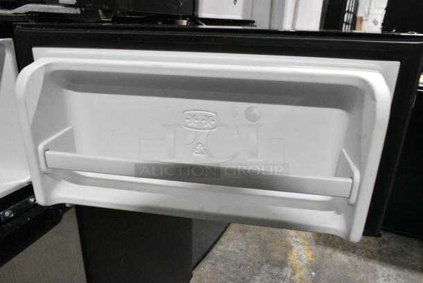 Galanz GL31S5E Metal Mini Cooler w/ Freezer. 115 Volts, 1 Phase. Tested and Working! - Image 4 of 7