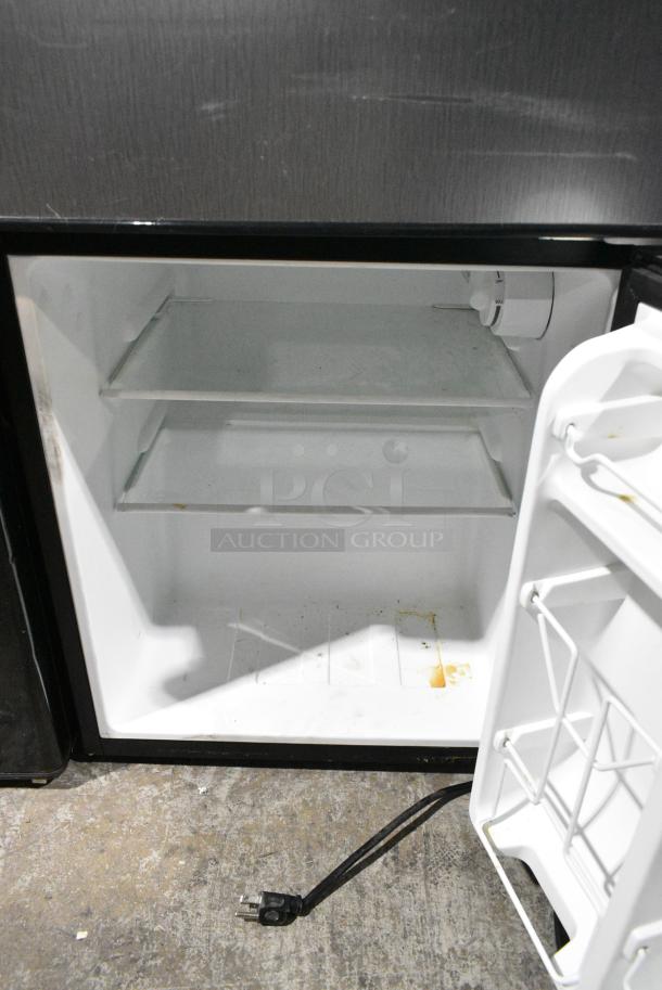 Galanz GL31S5E Metal Mini Cooler w/ Freezer. 115 Volts, 1 Phase. Tested and Working! - Image 5 of 7
