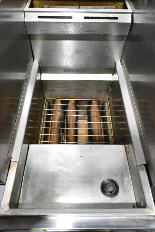 American Range AF-35/50 Stainless Steel Commercial Floor Style Natural Gas Powered Deep Fat Fryer w/ 2 Metal Fry Baskets and 2 Side Splash Guards on Commercial Casters. 40,000 BTU. - Image 4 of 6